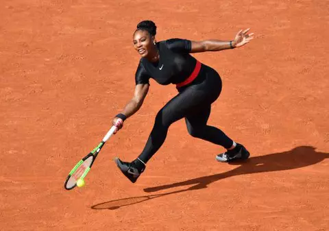 FOTO | Nike o apără pe Serena Williams după ce i s-a interzis să mai poarte echipamentul Black Panther: Nu îi puteți lua niciodată super puterile