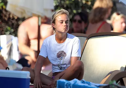 Lady Amelia Windsor a făcut topless în Ibiza. Imagini incendiare cu membra familiei regale britanice