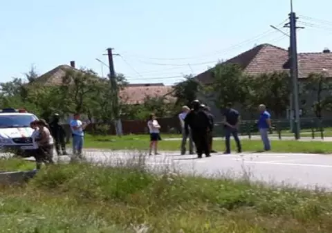 Un tânăr de 29 de ani a fost ucis de socru, chiar sub ochii poliţiştilor. Ce l-a înfuriat pe bătrân