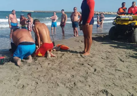 Copil de 12 ani, scos din apă inconştient, la Constanţa
