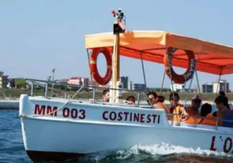 Explozie la Costineşti pe un vaporaş care plimbă turiştii. O persoană a ajuns la spital cu arsuri