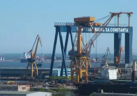 Un tânăr a vrut să se sinucidă în portul Constanţa. S-a aruncat în mare, în zona Danei 38