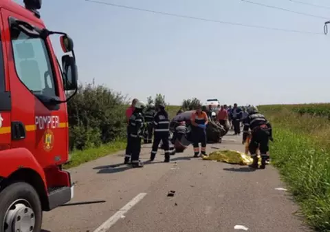 Accident grav în județul Timiş. Doi oameni au murit, iar un copil de 10 ani este în comă la spital