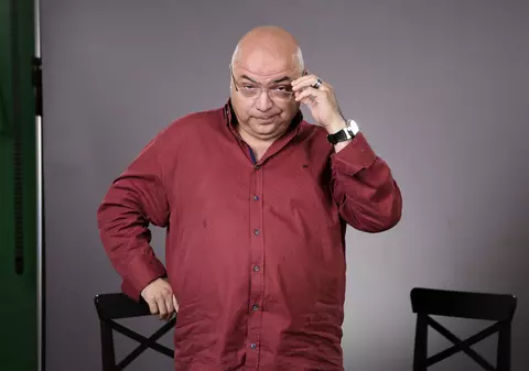 EXCLUSIV/ Durerea din spatele zâmbetului de comediant. Confesiunile lui Constantin Zamfirescu, alias Gogoașă. "La moartea fiicei mele, mi s-a zdruncinat credința" - VIDEO