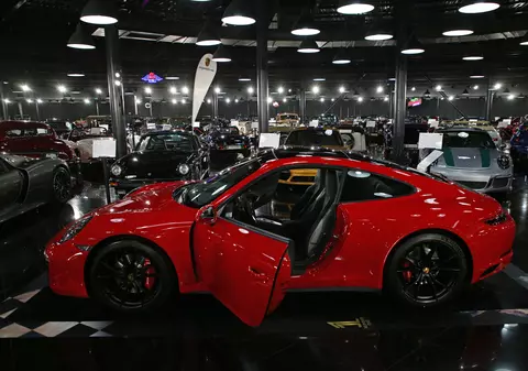 Ion Țiriac a prezentat bolidul primit cadou de la Simona Halep. S-a mărit garajul de la Țiriac Collection / GALERIE FOTO