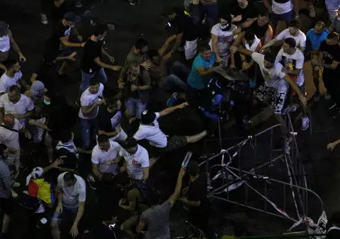 GALERIE FOTO/ Momentele teribile ale războiului dintre jandarmi și protestatari, văzute de sus