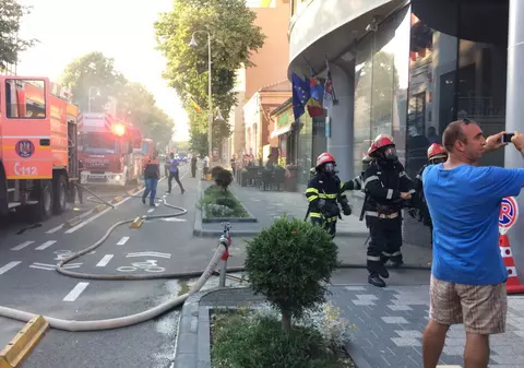 FOTO/ Incendiu la sediul Serviciului public de impozite și taxe din Constanța