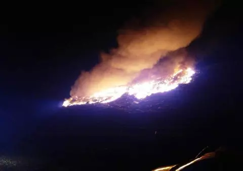 Incendiu la groapa de gunoi a Aradului. Fumul intens a cuprins cartierele orașului