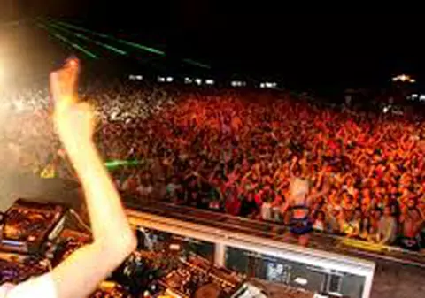 DJ AWARDS 2018 începe pe 30 august, la Sibiu. Nume cunoscute vor urca pe scenă