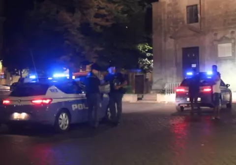 VIDEO | Scandal între mai mulți români și nigerieni într-un oraș din Italia