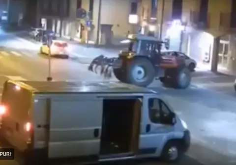VIDEO | Jafuri cu tractorul în Italia. Șapte români smulgeau bancomatele din perete și se făceau nevăzuți