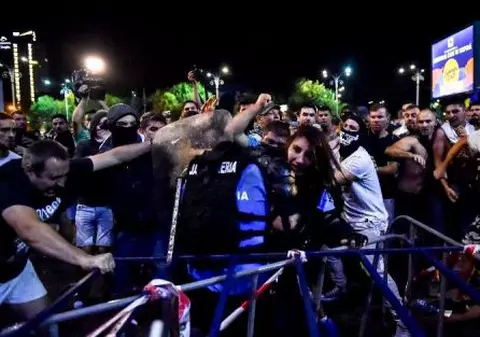 Declarațiile unuia dintre bărbații reținuți în cazul femeii jandarm bătute: „Am participat la violenţe, dar nu din voia mea”