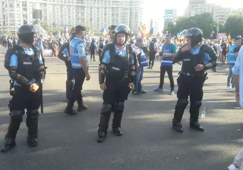 62 de jandarmi, agresați la protestul din 10 august. Parchetul sectorului 1 cercetează plângerile, într-un singur dosar