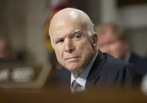 Senatorul american John McCain întrerupe tratamentul pentru cancerul la creier. Este bolnav în fază terminală