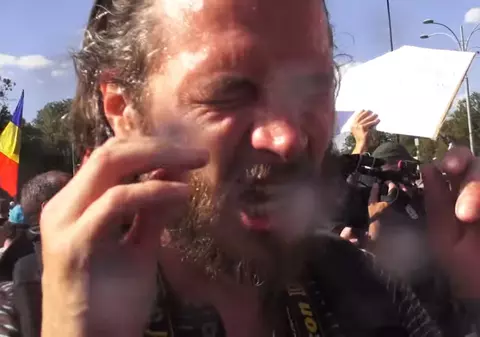 VIDEO | Jurnalistul german Paul Arne Wagner a fost gazat de jandarmi la mitingul diasporei, după ce în luna iunie a fost reținut la un alt protest