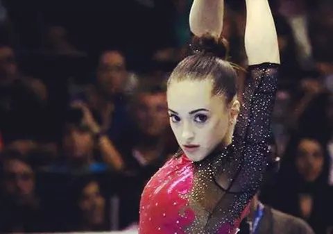 Larisa Iordache, în costum de baie. Imagini spectaculoase cu marea campioană la gimnastică