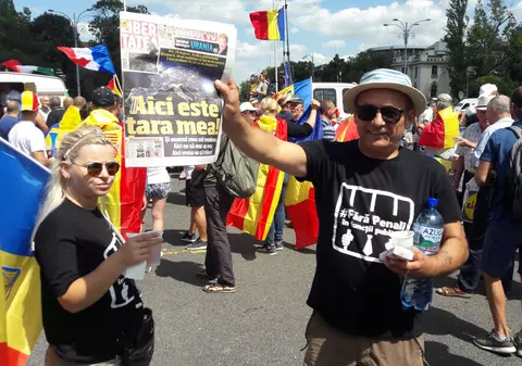 FOTO/Libertatea din piață. ”Aici e țara mea și neamul meu cel românesc”