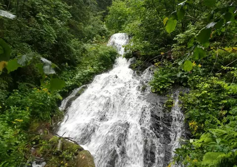 Cascada Măgura din Munții Maramureșului devine obiectiv turistic. Se amenajează împrejurimile