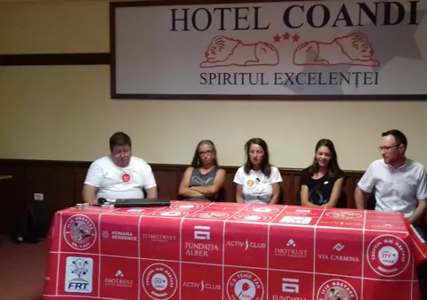 Andreea Mitu, primul zbor cu bebelușul. Participă la turneul Ilie Năstase, de la Arad