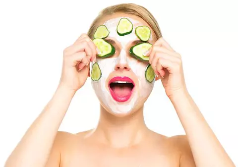 8 măști faciale cu fructe și legume de sezon