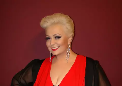 Monica Anghel impresionează cu silueta ei. Arată fără reproș