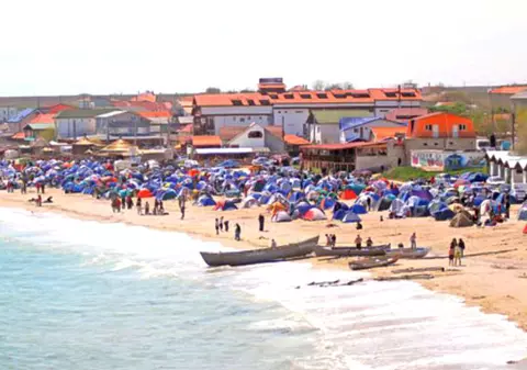 EXCLUSIV/ Extrasezonul 2018 vine la malul mării cu scăderi de prețuri de până la 30%