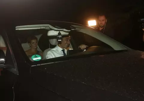 FOTO. Ministrul Muncii, Lia Olguța Vasilescu, în rochie argintie, cu umărul gol, la nunta fiului lui Dragnea