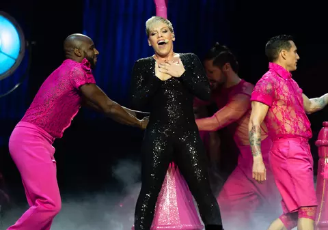 Pink a fost externată și acum se recuperează acasă. Când va relua concertele