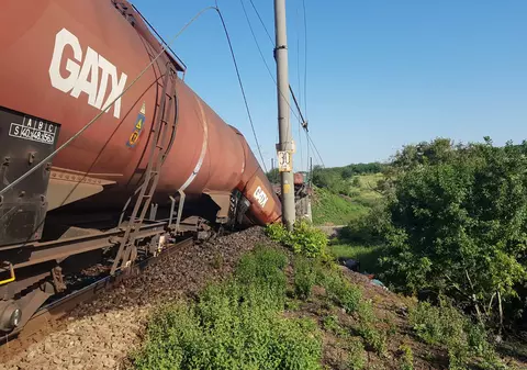 Inspectorii de muncă din Dolj fac anchetă după deraierea unui tren de marfă între Malu Mare și Banu Mărăcine