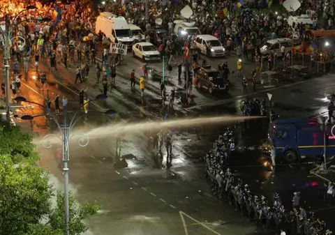 Federația românilor aflați în străinătate: ”Luați mâinile pătate de sânge de pe diaspora”