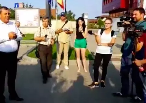 Primarul comunei Florești, Horia Șulea, s-a făcut de râs la un protest organizat de localnici. „Mă bucură că sunteți mulți dintre susținătorii acțiunilor mele”