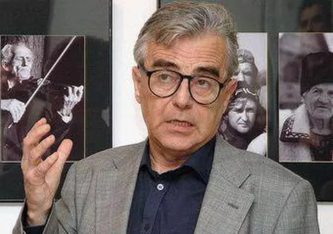 Articol-manifest în Le Figaro despre protestele din 10 august scris de un profesor de la Iași