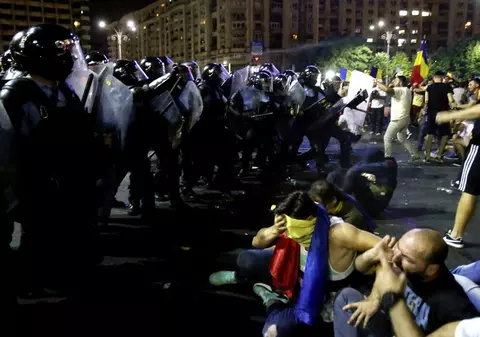 EXCLUSIV / Am stat de vorbă cu Bogdan Pîrlog, procurorul militar care a fost pe 10 august în Piața Victoriei. ”Eram acolo în drum spre acasă, nu am supravegheat intervenția jandarmilor”
