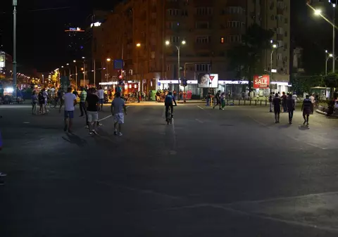 Obiceiuri care #rezistă! Ce a rămas în Piața Victoriei după ce au plecat cei peste 50.000 de protestatari