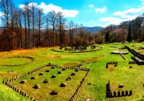 Cetatea Sarmizegetusa Regia se redeschide sâmbătă. Oamenii trebuie să meargă pe jos 5,5 kilometri