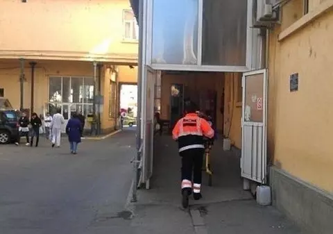 Doi copii de 14 și 16 ani au ajuns aproape în comă alcoolică la spitalul din Iași. Au băut votcă și whisky