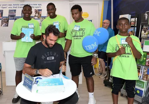 La US Open, Horia Tecău a oferit cărți copiilor, la Arthur Ashe Kids′ Day