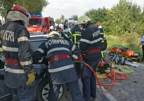 Accident groaznic în Tulcea. Trei bărbați au rămas încarcerați
