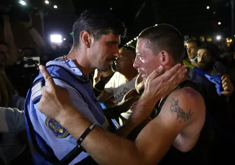 VIDEO/ Protestatari vs jandarmi. Momentele paralele în care cele două tabere s-au întâlnit