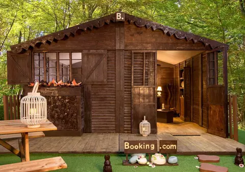 FOTO | Cum arată căsuța de ciocolată din Paris. Aceasta poate fi închiriată pentru 50 de euro pe noapte