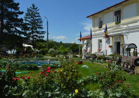 GALERIE FOTO/ Paradoxul Vaslui. Cel mai bogat cămin de stat pentru bătrâni se află în cel mai sărac județ. Sunt condiții ca-n Germania!