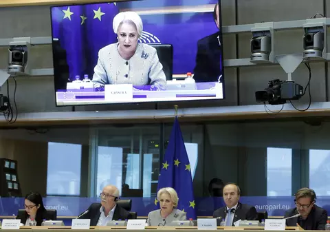 Dăncilă şi Tăriceanu au spus la Bruxelles că PSD şi ALDE nu fac campanie la referendum; Limbaj dublu al premierului şi confuzie la Bucureşti (VIDEO)
