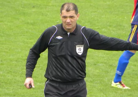 Un jandarm arbitru a salvat viața unui fotbalist în România. Asistenta medicală prezentă la stadion a început să tremure de frică!