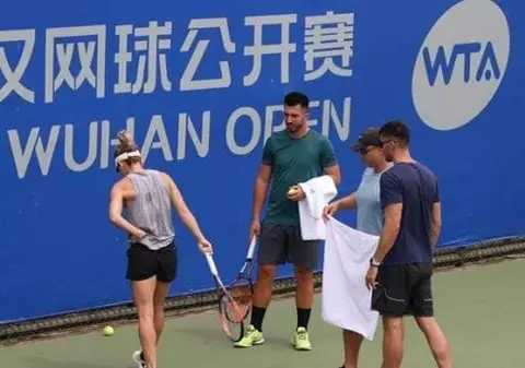 Ce accidentare are Simona Halep. ”Mereu am probleme cu spatele, aşa că ştiu cum să-l tratez”