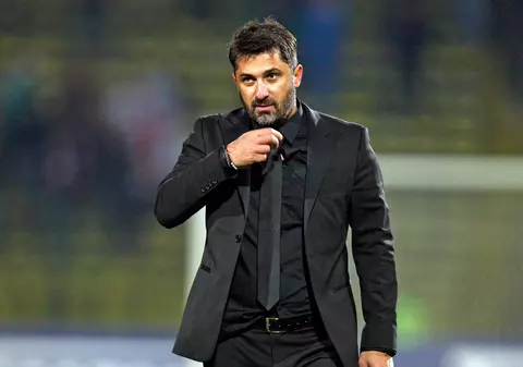 Scandal la prezentarea lui Claudiu Niculescu ca antrenor la Dinamo. Proteste și înjurături, numele lui Dănciulescu scandat de fani!
