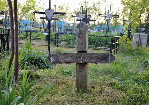 Priveghi cu petrecere, la o înmormântare din Ialomița. Cum motivează rudele gestul lor (VIDEO)