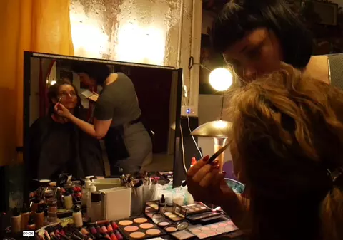 VIDEO/ Make-up artist la Milano. Alina Bădicioiu aduce strălucire pe covorul roșu din capitala modei - FOTO