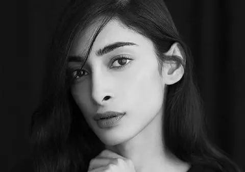 VIDEO | Un model s-a sinucis după ce le-a transmis fanilor ei un mesaj pe o rețea de socializare. Ce le-a spus tânăra