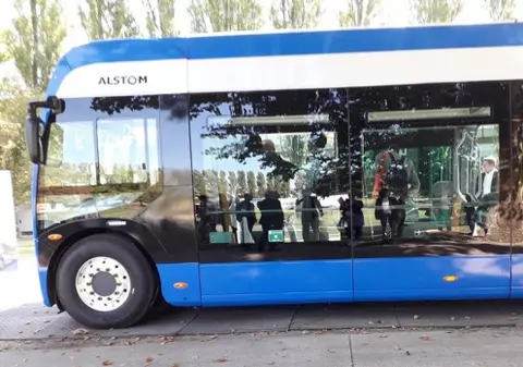 Cum arată autobuzul electric care poate circula 20 de ani fără reparaţii. Vine și în România? (FOTO)