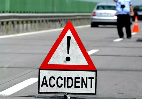 Accident teribil la Suceava. Doi morți după ce o motocicletă s-a lovit de un autocar plin de turiști ucraineni